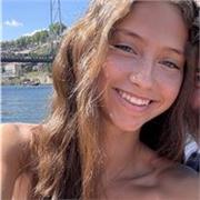 Mujer trabajadora, constante, aplicada y buena en los estudios, comprometida con el aprendizaje de los niños